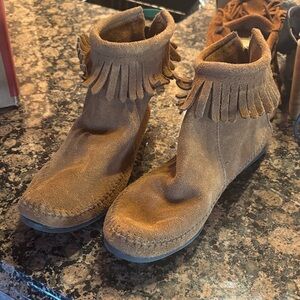 Minnetonka Brown Suede Ankle Boots with Fringe